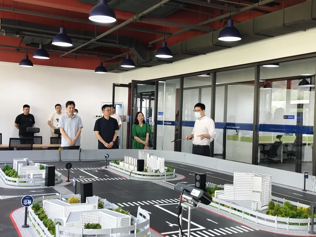 上海行健职业学院一行到访美狮贵宾会教育科技集团参观研讨